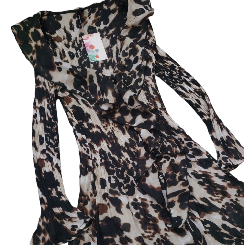 LEAPORD PRINT RUFFLED TOP - Picture 4 of 9